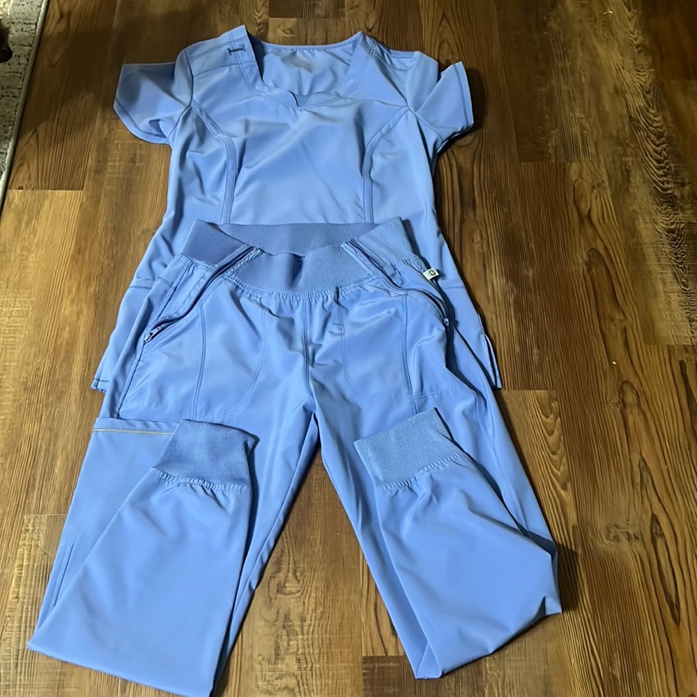 Cherokee Infinity jogger scrub set - size XS